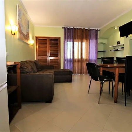 Apartment Mikas Center *